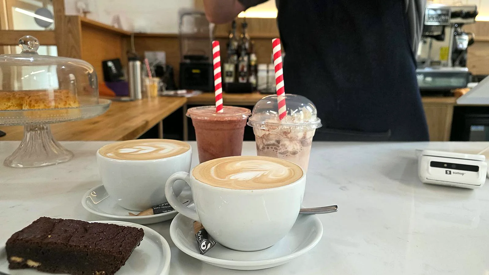 Coffees, a brownie and a milkshake in the caf&eacute;